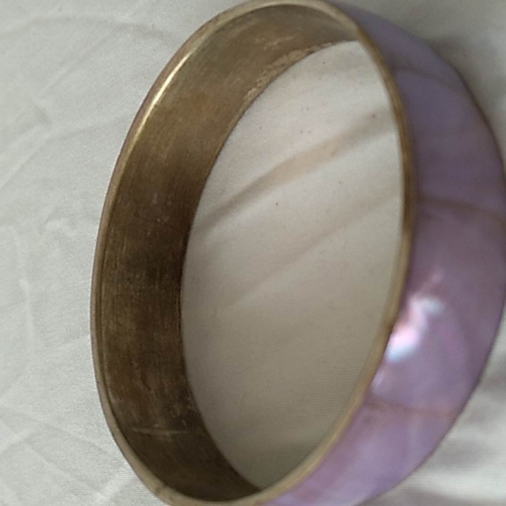 Vintage brass bangle with purple mother of pearl inlay - Picture 3 of 7